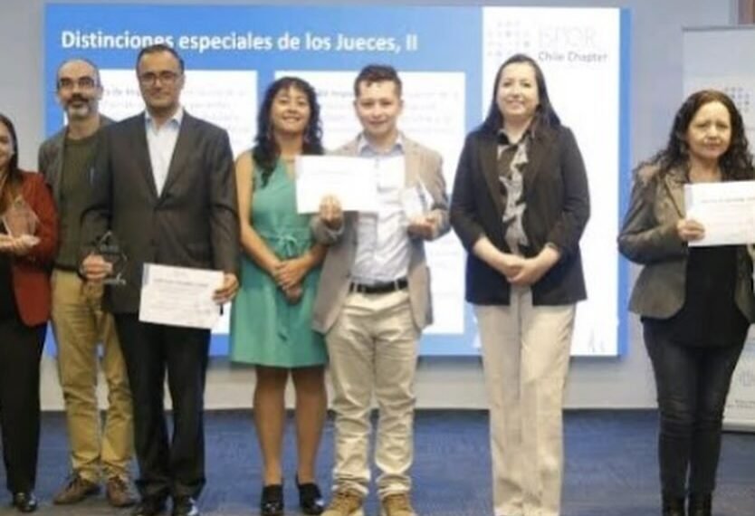 DISTINCIÓN PARA EL FUNCIONARIO DE FARMACIA MATÍAS YÁÑEZ MONSALVE POR INVESTIGACIÓN EN ECONOMÍA DE LA SALUD