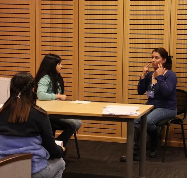 CURSO DE LENGUAJE DE SEÑAS PARA FORTALECER EL TRATO INCLUSIVO