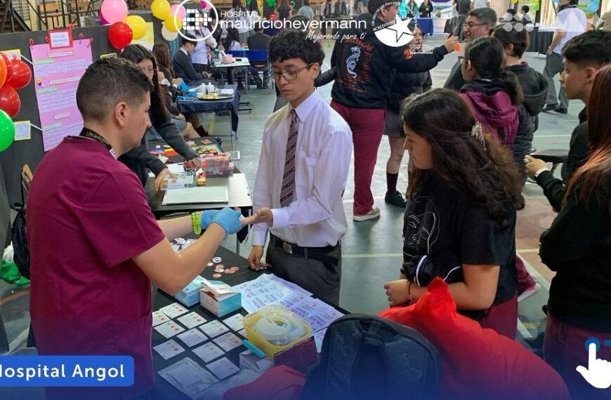 UMT PARTICIPÓ EN FERIA DE CIENCIAS DE COLEGIO ANGOL