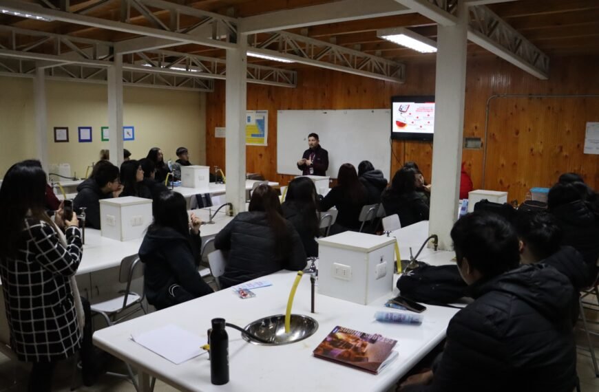 U.M.T. REALIZA CHARLAS DE DONACIÓN DE SANGRE CON ALUMNOS DEL COLEGIO ANGOL