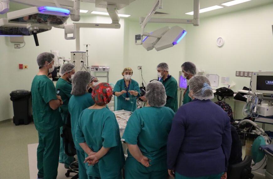 HOSPITAL FORTALECE PROCEDIMIENTOS DE CIRUGÍA ENDOVASCULAR CON CAPACITACIÓN ESPECIALIZADA