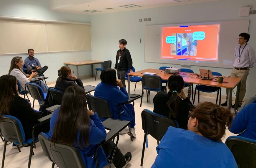 FUNCIONARIOS DE FARMACIA REFUERZAN HABILIDADES PARA UNA ATENCIÓN MÁS CERCANA Y EFECTIVA