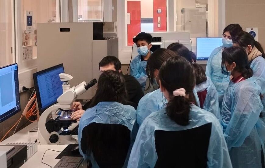 QUINTO AÑO BÁSICO DEL COLEGIO ANGOL REALIZÓ VISITA PEDAGÓGICA AL LABORATORIO DEL HOSPITAL