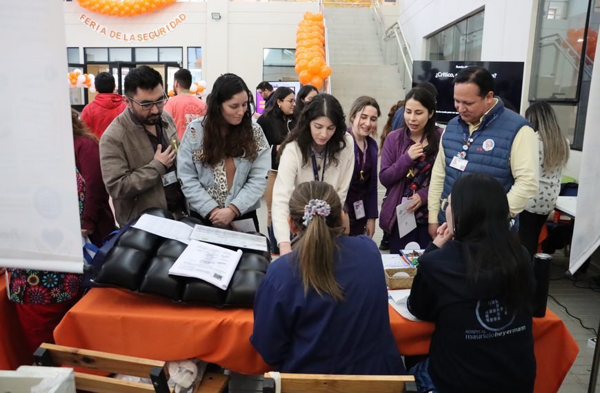 CON FERIA INSTITUCIONAL FORTELECEN LA CALIDAD EN LA ATENCIÓN Y SEGURIDAD DEL PACIENTE EN EL HOSPITAL DE ANGOL