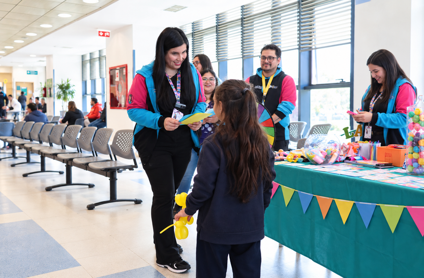NIÑOS Y NIÑAS PARTICIPAN ACTIVAMENTE EN STAND POR EL DÍA MUNDIAL DE LA SALUD MENTAL